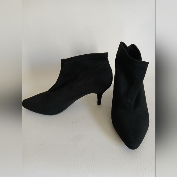 MIA Black Heeled Ankle Shoe Boots Sz7M Kitten Heel Pointed Toe Faux Suede - Picture 1 of 14